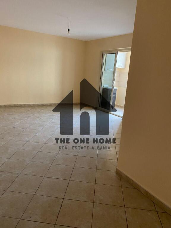 Qera 1+1 Bosh Tregu Elektrik ( E pershshtashme dhe per zyra)
