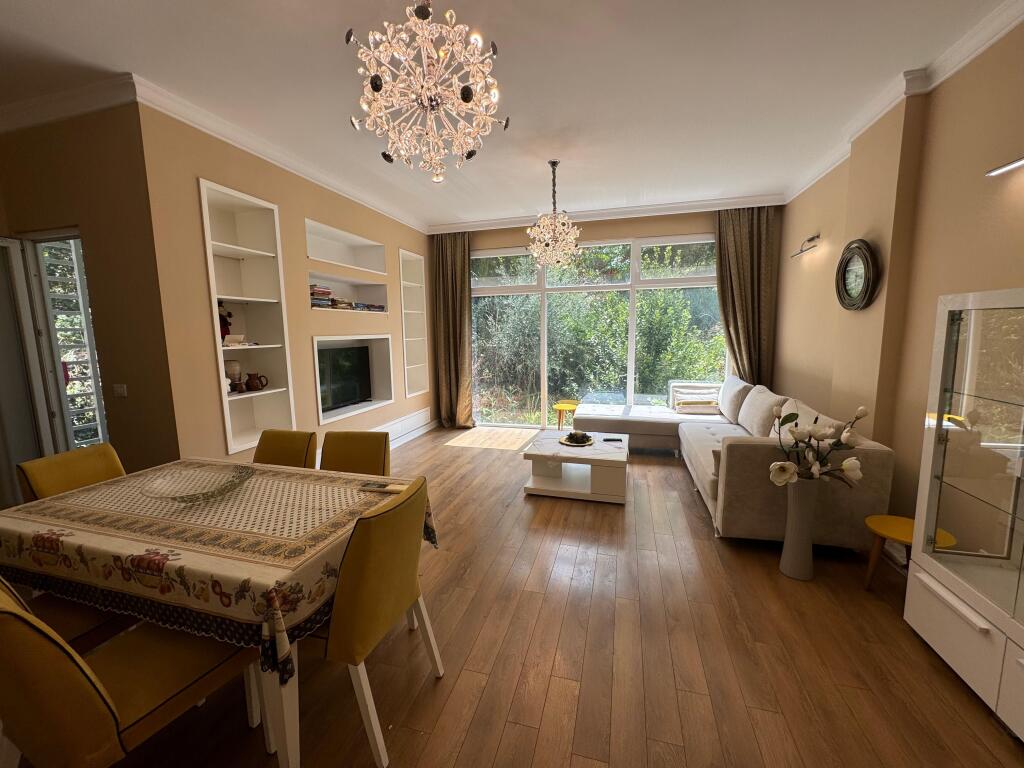 JAPIM ME QIRA APARTAMENT MODERN 2+1 ME POST PARKIMI TEK LIQENI I THATE