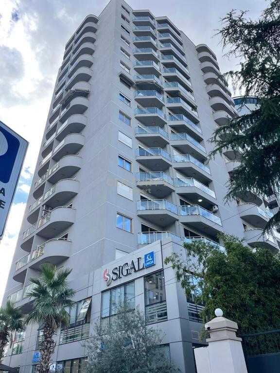 Ambient Biznesi me Qira pranë Sky Tower, Ish-Bllok