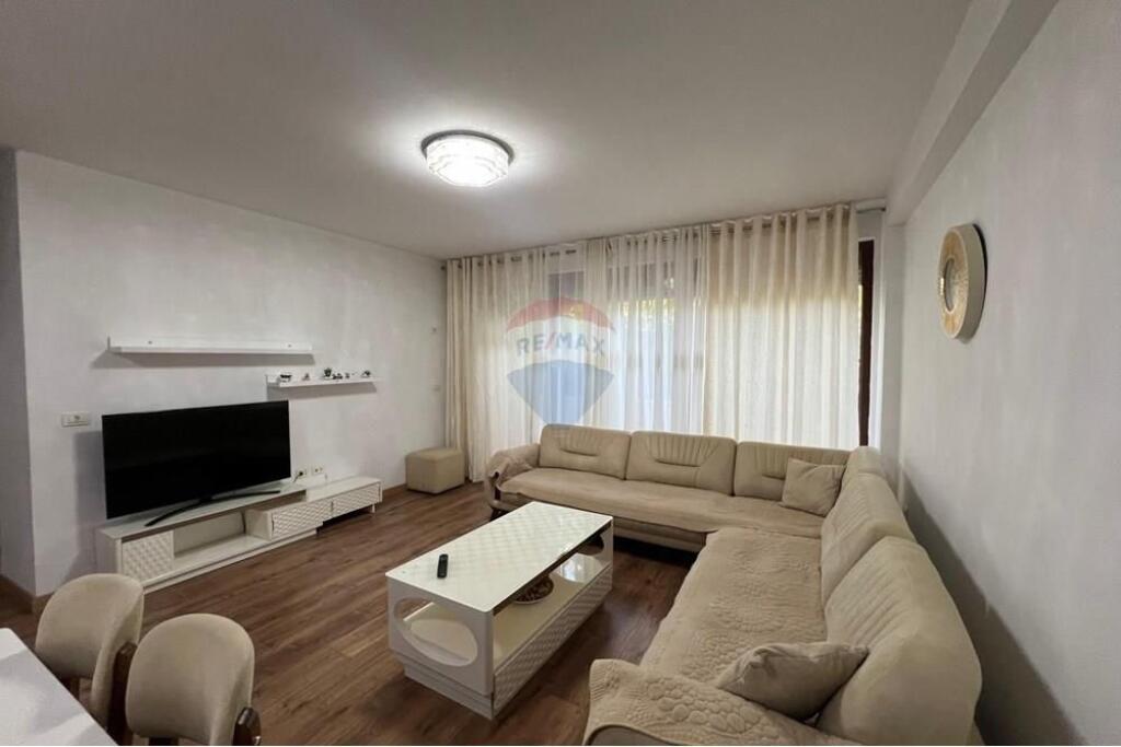 Apartament 2+1+2+ Parkim ne cmim me qera Kopshti Botanik