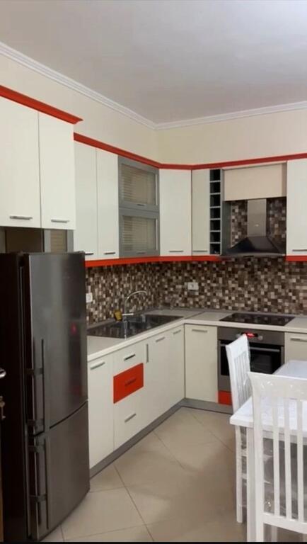 🏠Sauk, vicino all'Accademia di Polizia, si affitta il secondo piano di una villa 2+1, arredato. 45.000 Leke