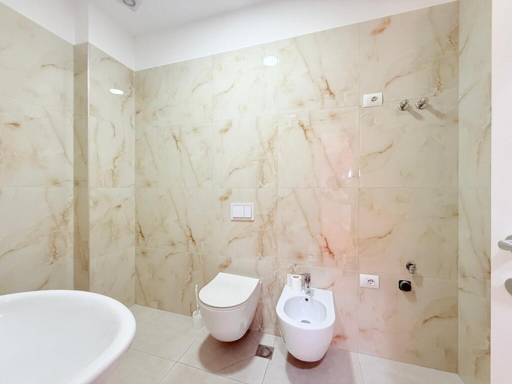 🏢 Ambient Zyre me Qira – Garden Building