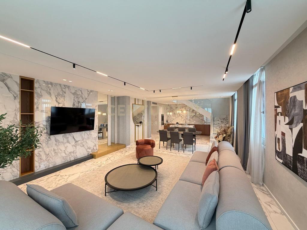 🏙️ Duplex di Lusso 221 m² + Parcheggio Chiuso – “Square 21”, Tirana