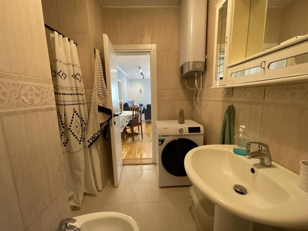 Apartament 2+1 per qira tek rruga e Kosovarve !