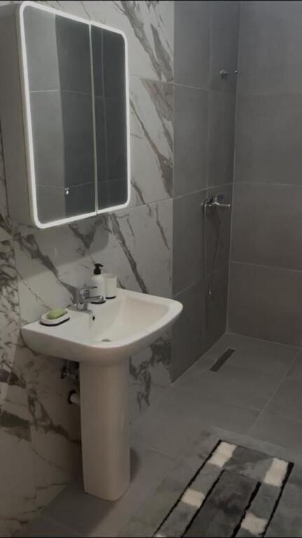 Apartament me Qira në Univers City