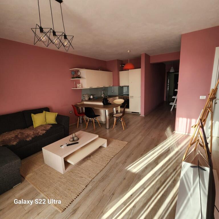 APARTAMENT 2+1 ME QIRA - PRANE SPITALIT HYGEA