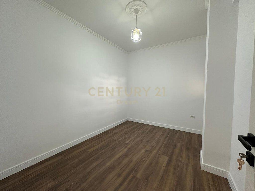 Zyra e investuar për qira – pranë Bulevardit “Zogu i Parë”