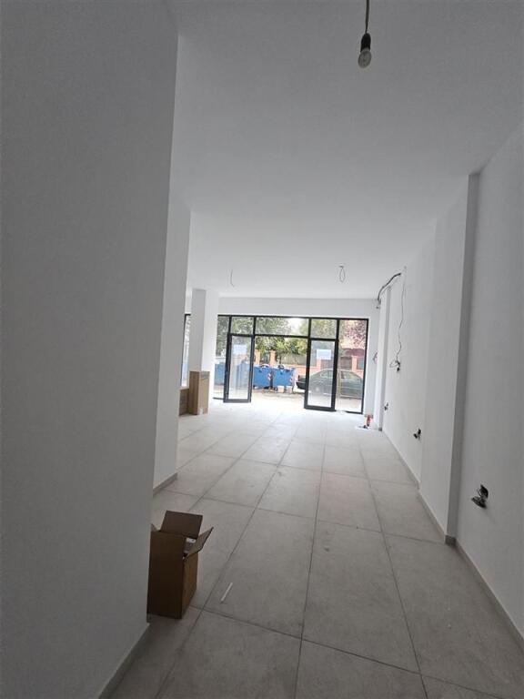 SHOP FOR RENT 50 M2 DON BOSKO 600 EURO