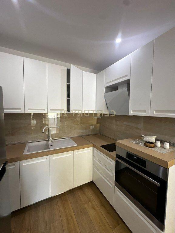 Jepet me qira apartament luksoz 2+1+2+2 poste parkimi