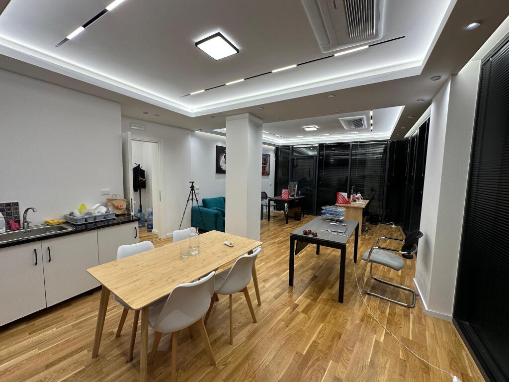 Zyre per qira tek lake view