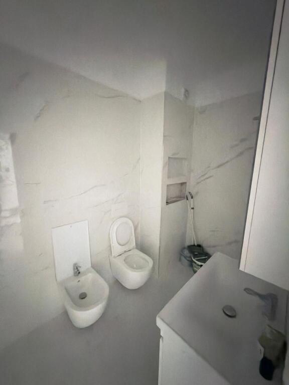 ‼️jepet me qira  Apartament tek 📍Kompleksi Jolla ,Astir‼️