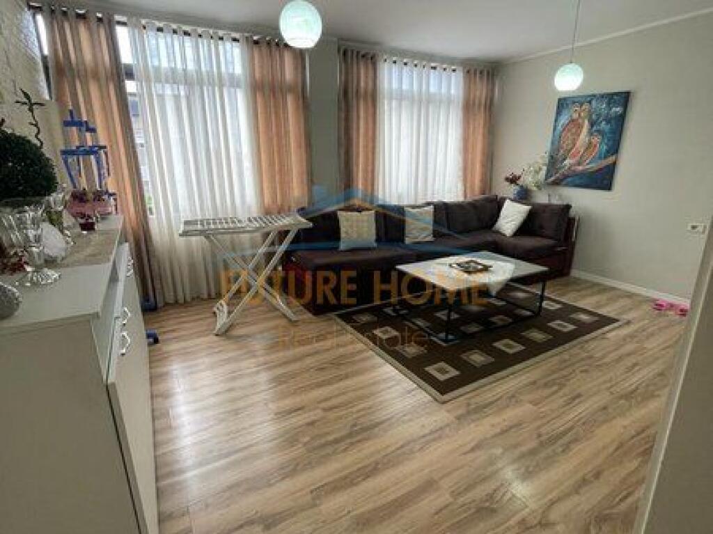 Shitet, Apartament 3+1,Shkolla e Bashkuar, Tirane.