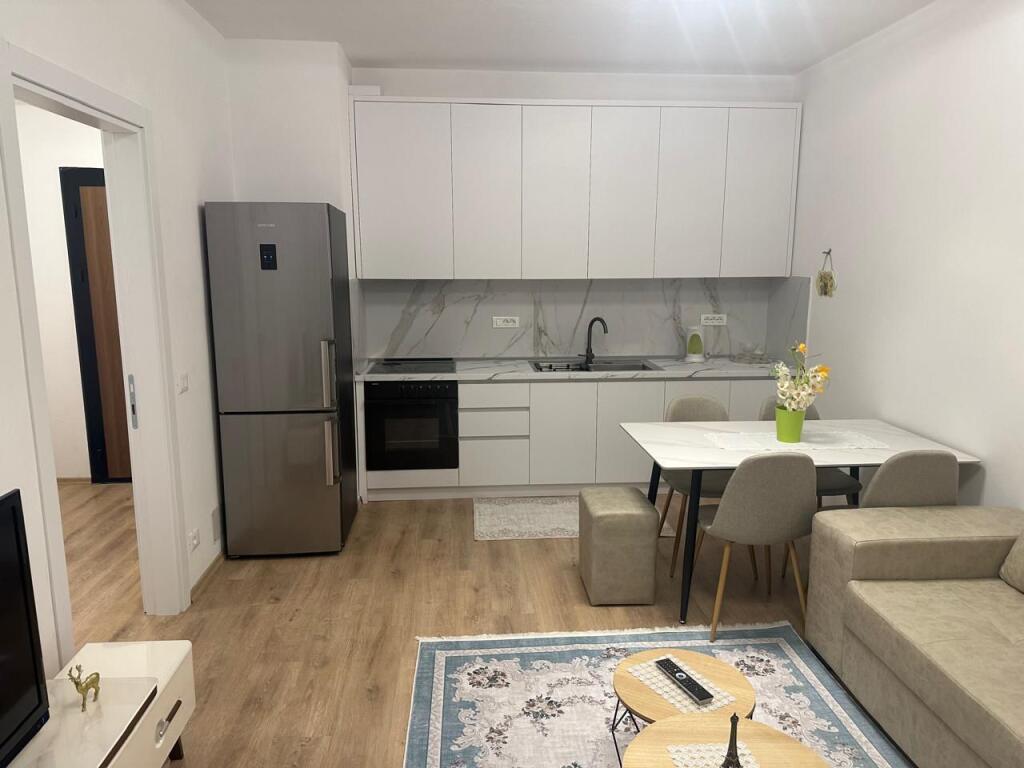 Apartament me Qira në Univers City