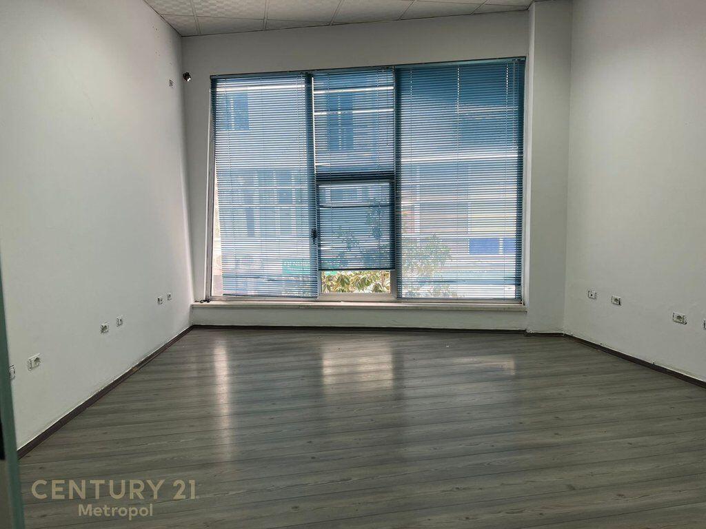 COMMERCIAL SPACE FOR RENT 183m, PARIS MUNICIPALITY!
