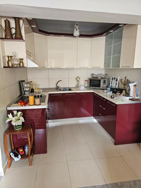 Jepet me qera apartament 2+1 ne ilira plazh durres