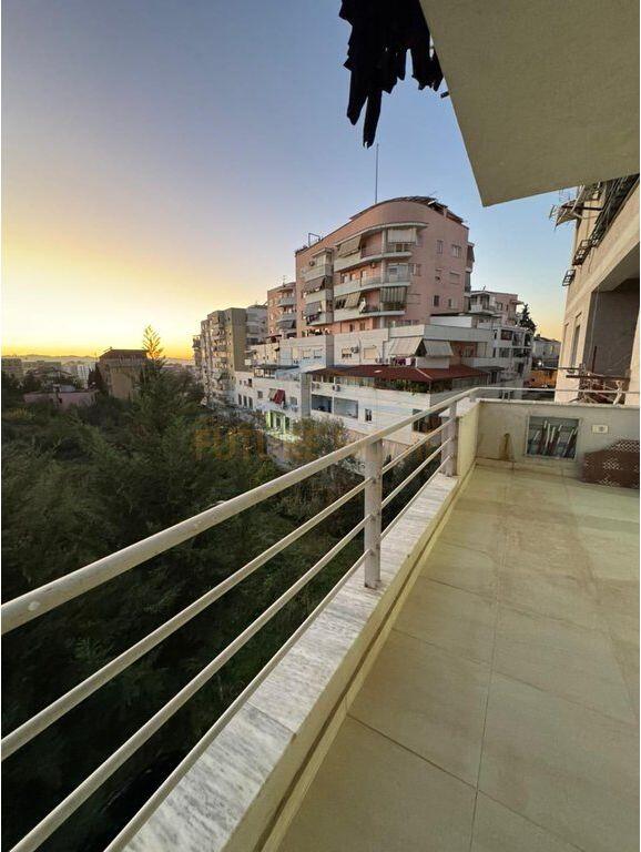 Shitet, Apartament 1+1, Fresku, Tiranë