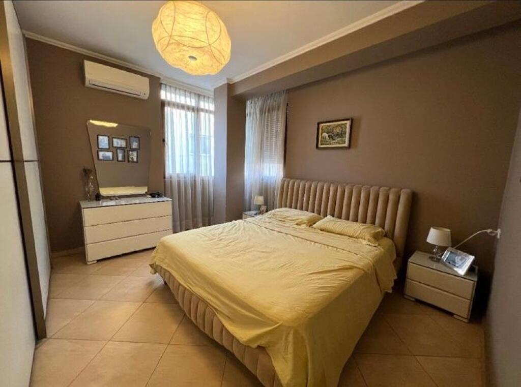 Kodra Diellit,jepet me qira apartament 2+1! 600 Euro