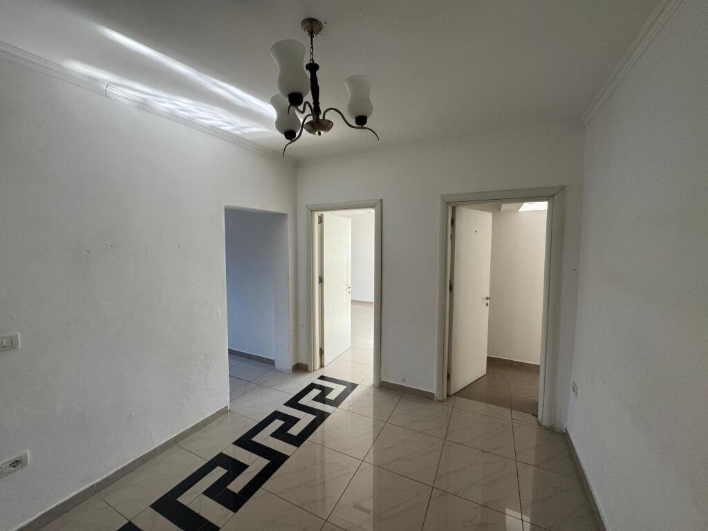 🏢 Zyrë me Qira – 3+1, Rruga Mine Peza, Tiranë