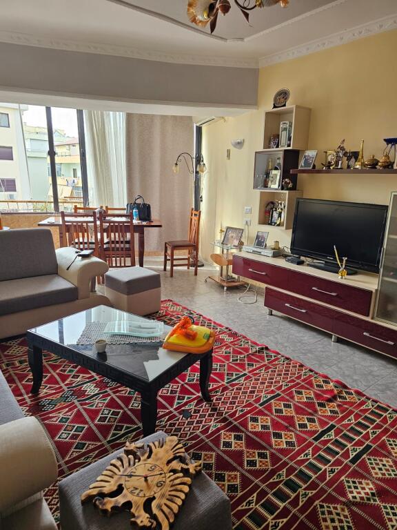 Jepet me qera apartament 2+1 ne ilira plazh durres