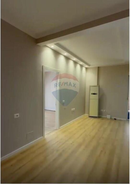 Shitet Apartament 2+1 në Porcelan, pranë UET