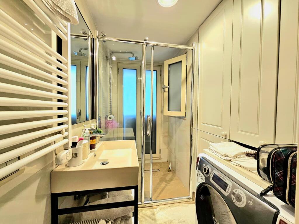 Luxury penthouse for sale in the area of Liqeni i Thate with an open view of the lake  