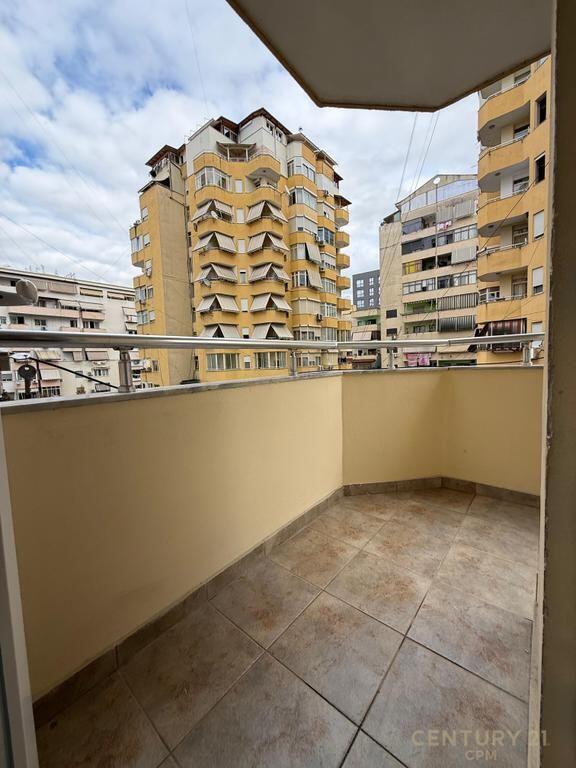 Shitet Apartament 2+1+2 – Komuna e Parisit