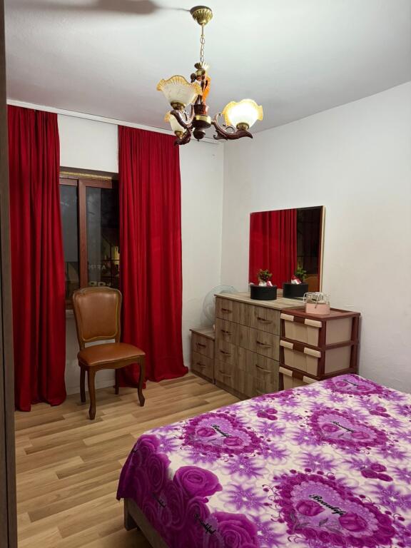 Apartment 1+1, Harry Fullsi School!