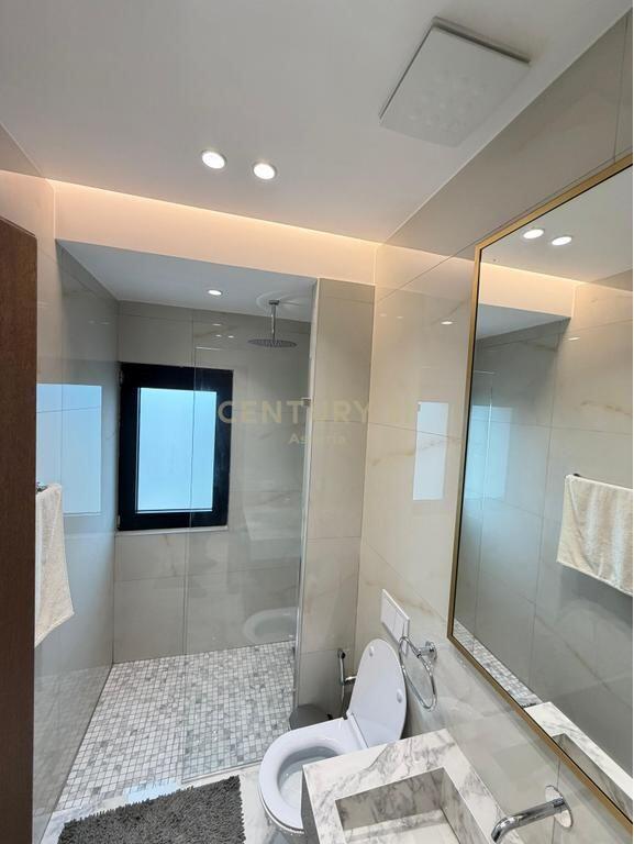 Luxurious duplex 221 m² + closed parking at "Square 21", Tirana