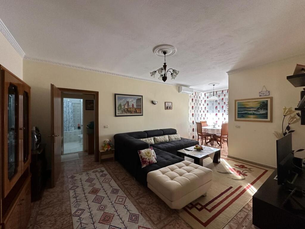 APARTAMENT 2+1 ME QIRA - STACIONI I FUNDIT TIRANA E RE