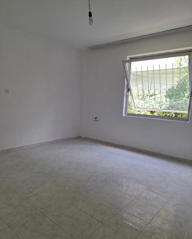 APARTAMENT ME QERA 2+1 LAPRAKE 400 EURO