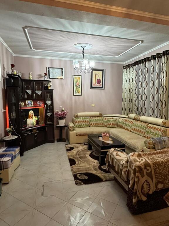 📣 RENT Apartment 2+1 📍 Between Bulevardit Te Ri and 5-Majit 🛣️ "Besa" Street ✨   🏠 2nd Floor (Part of Villa)  🅿️ Parking Possibility in the Area  🛋️ Furnished with Modern Conditions   💶 Price 500 Euro