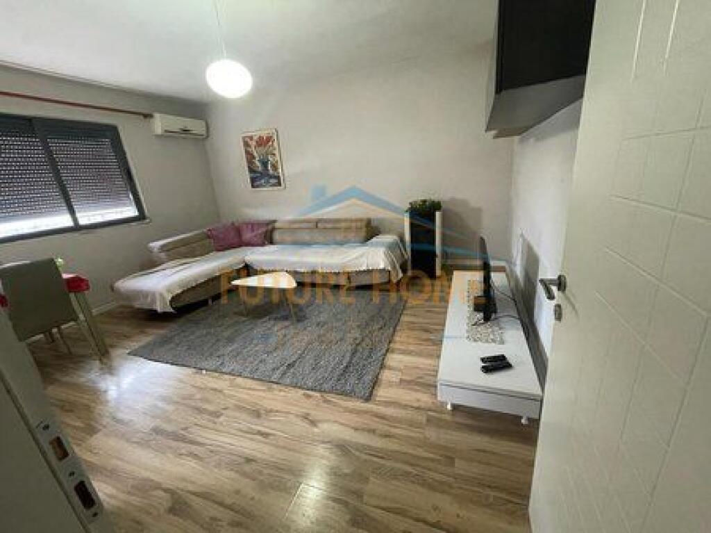 Shitet, Apartament 3+1,Shkolla e Bashkuar, Tirane.