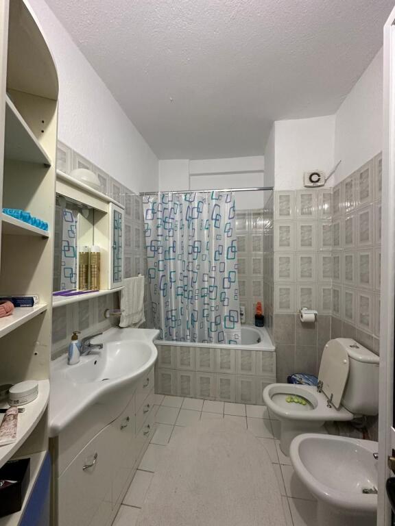 APARTAMENT 2+1 ME QIRA - STACIONI I FUNDIT TIRANA E RE