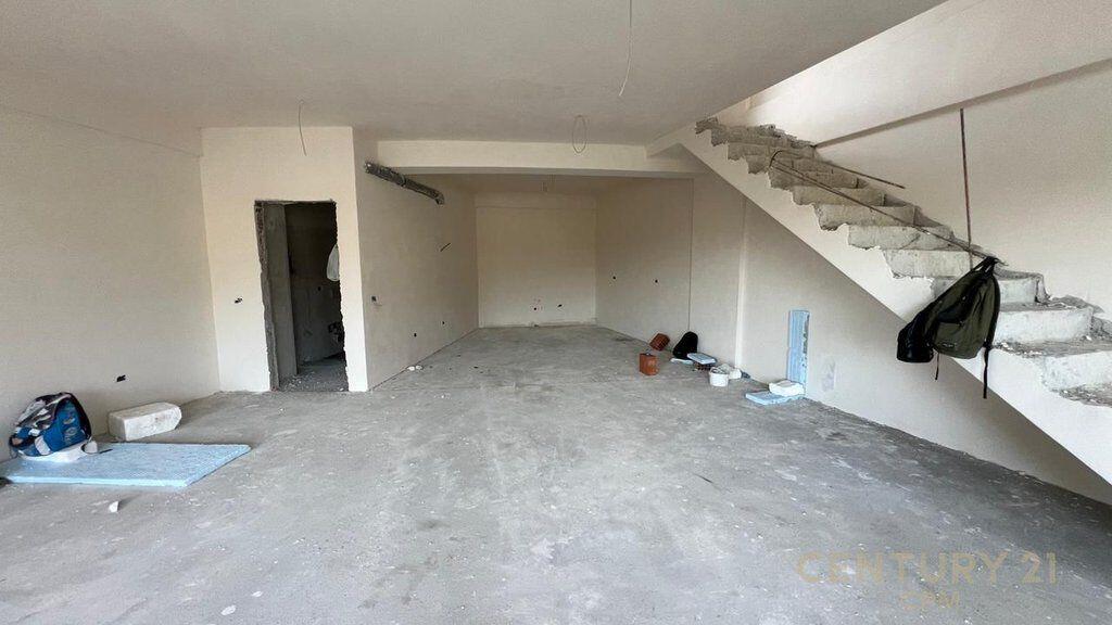 Shitet Duplex – Swan Lake Residence, Liqeni i Farkës