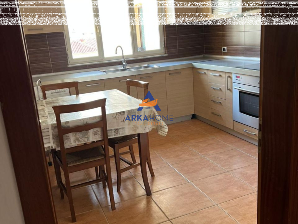 JEPET APARTAMENT ME QERA 1+1+BALLKON "KARL GEGA,STACIONI I TRENIT" 550 EURO