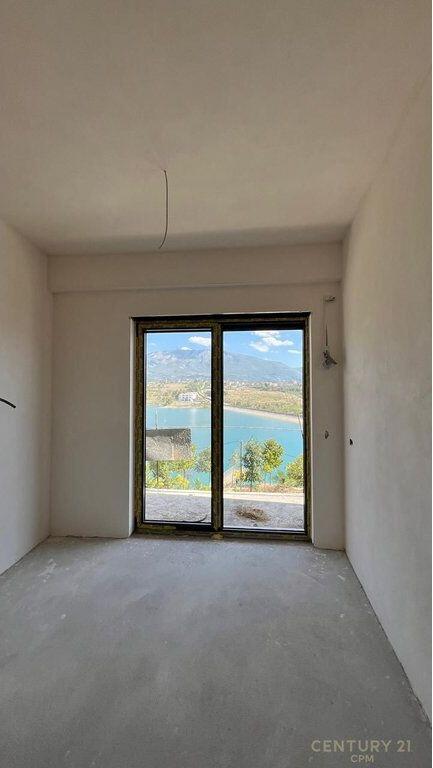 Shitet Duplex – Swan Lake Residence, Liqeni i Farkës