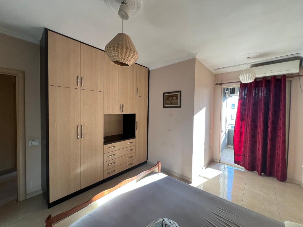 2+1 In Affitto, Eja Studio, Astir