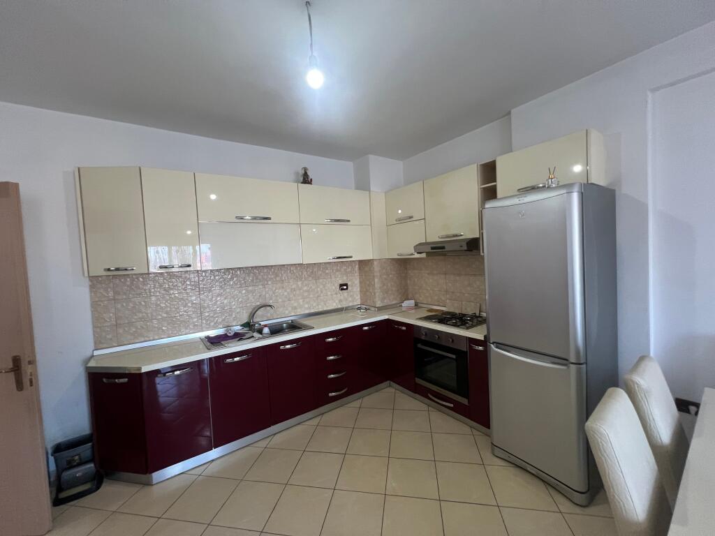 2+1 In Affitto, Yzberisht, Vicino alla Rotonda