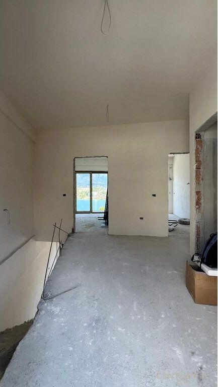 Shitet Duplex – Swan Lake Residence, Liqeni i Farkës