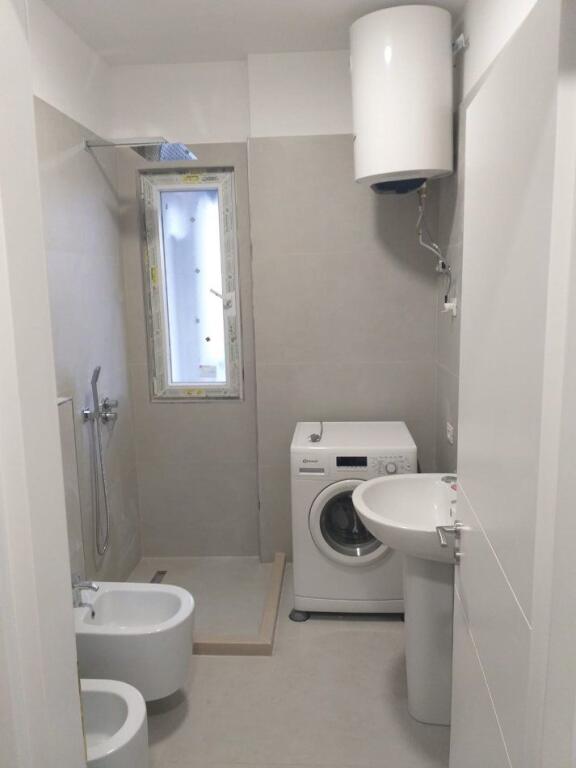 Apartament i ri me qera tek 5 maji (450 Euro)
