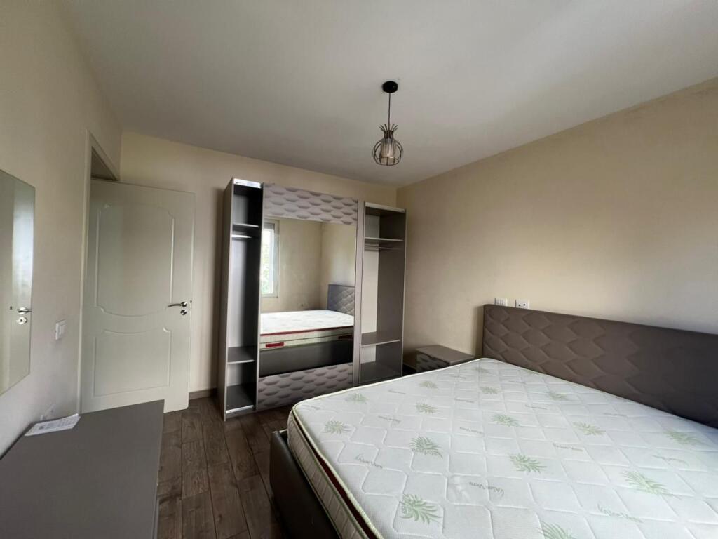 APARTAMENT 2+1 ME QIRA TE ZOGU I ZI