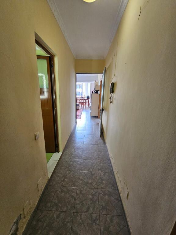 Jepet me qera apartament 2+1 ne ilira plazh durres