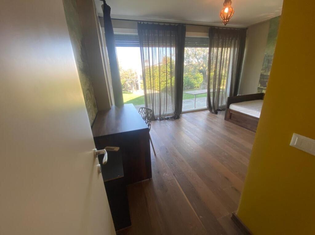 Shitet Vilë në Long Hill Residence