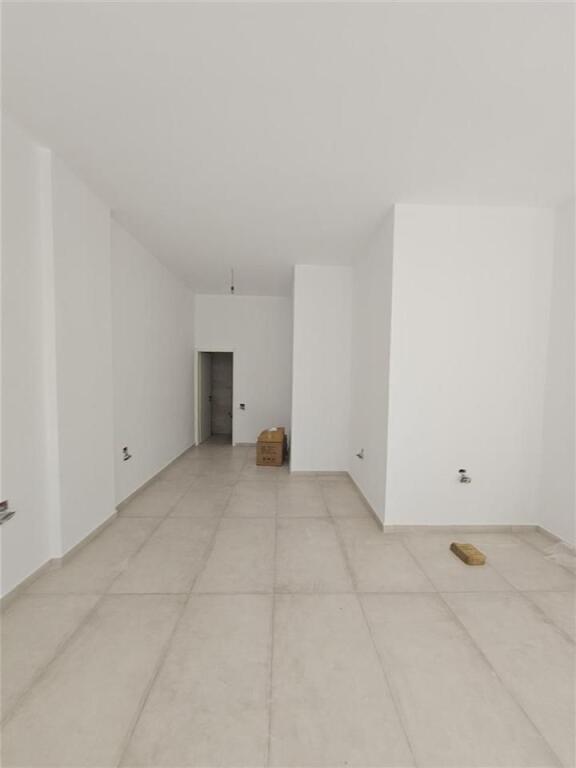 SHOP FOR RENT 50 M2 DON BOSKO 600 EURO