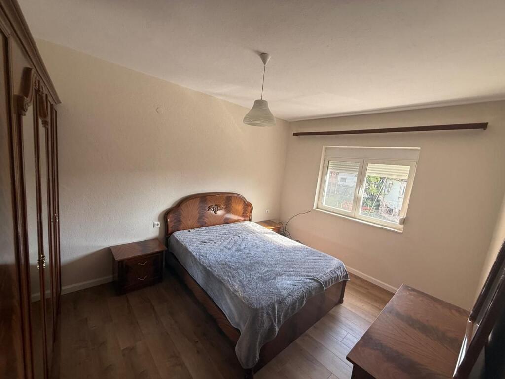 Jepet me qera 3+1 prane Ambasades Kineze