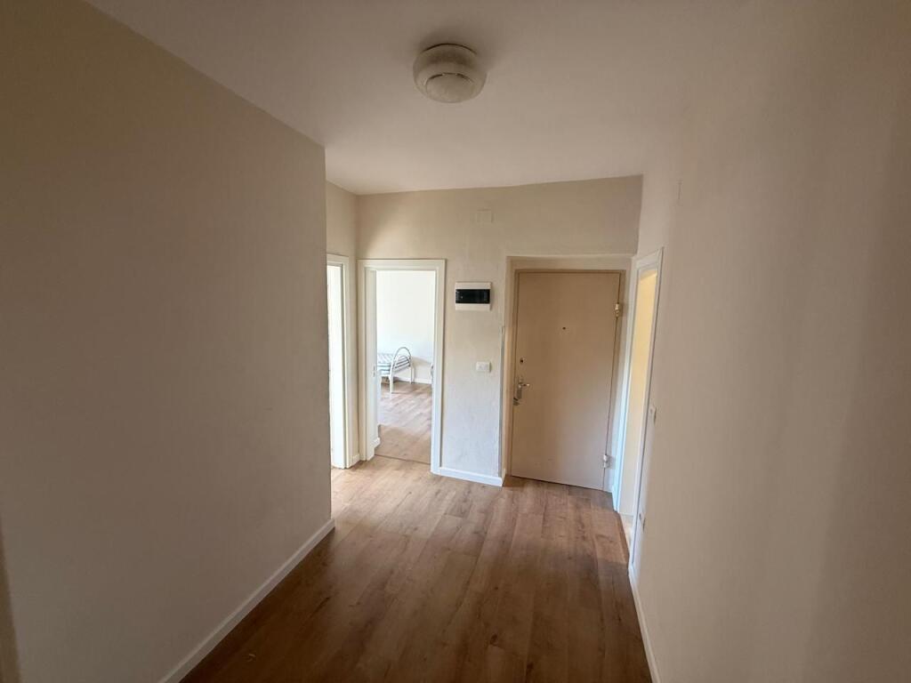 Jepet me qera 3+1 prane Ambasades Kineze