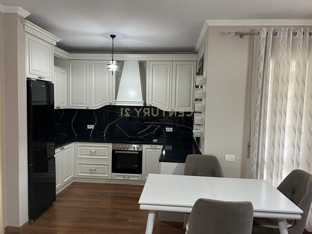 Apartment 2+1+2 for Rent near the Botanical Garden, Tirana