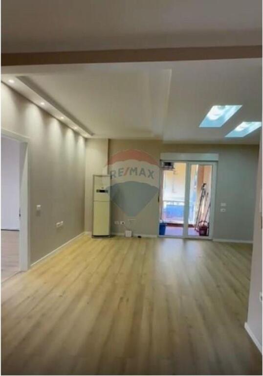 Shitet Apartament 2+1 në Porcelan, pranë UET