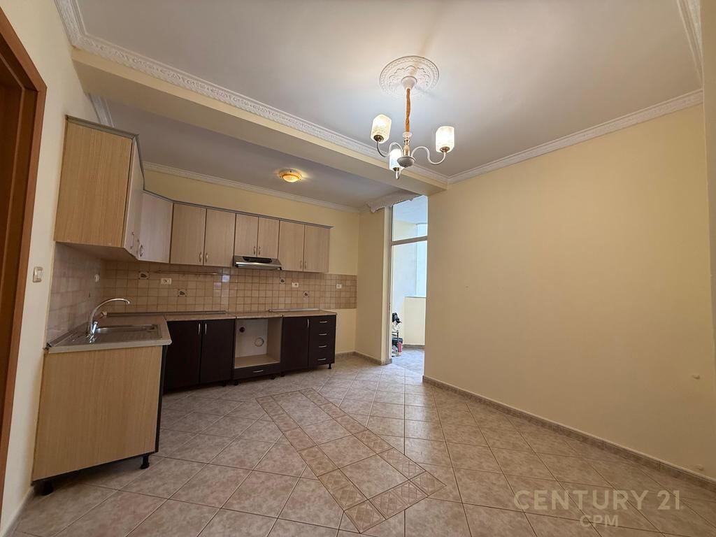 SHESIM APARTAMENT 2+1+2 TEK KOMUNA E PARISIT! 265,000 €