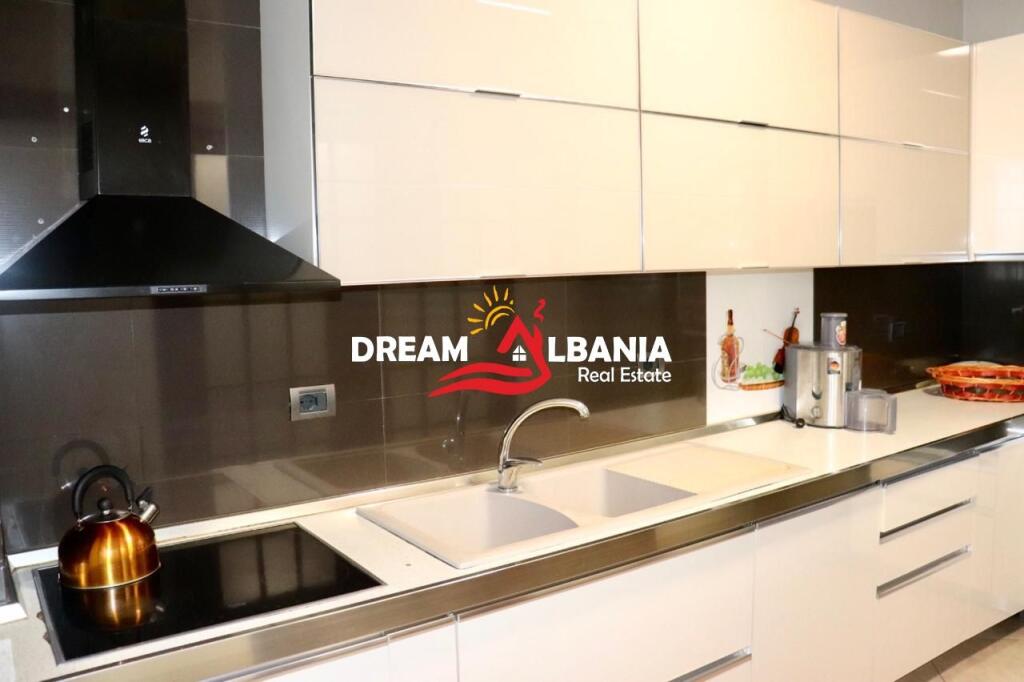Jepet apartament 3+1 me qera tek Xhamlliku,Tirane ID (42111215)